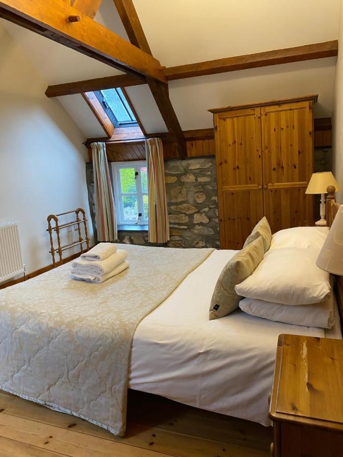 Hotel Gellifawr Woodland Retreat Pontfaen Exterior foto