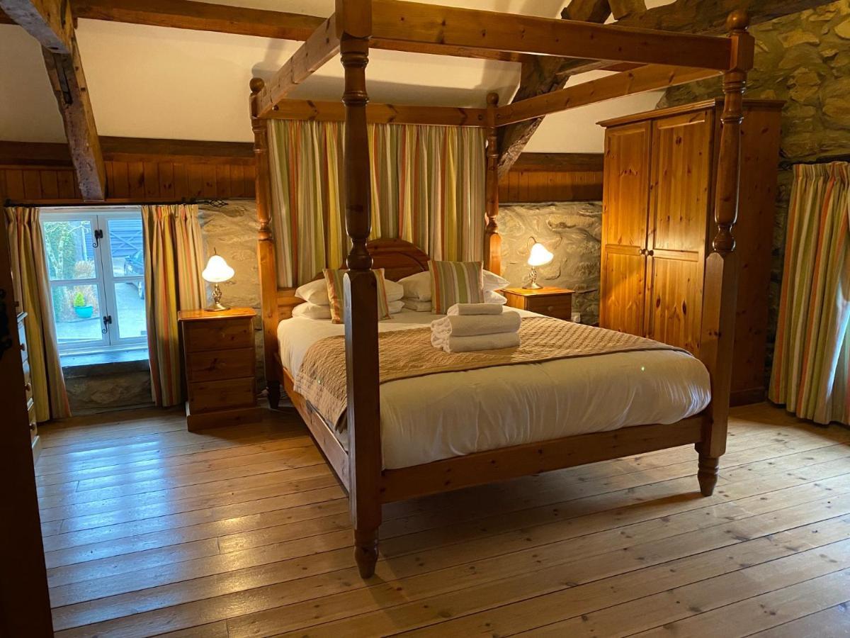 Hotel Gellifawr Woodland Retreat Pontfaen Exterior foto