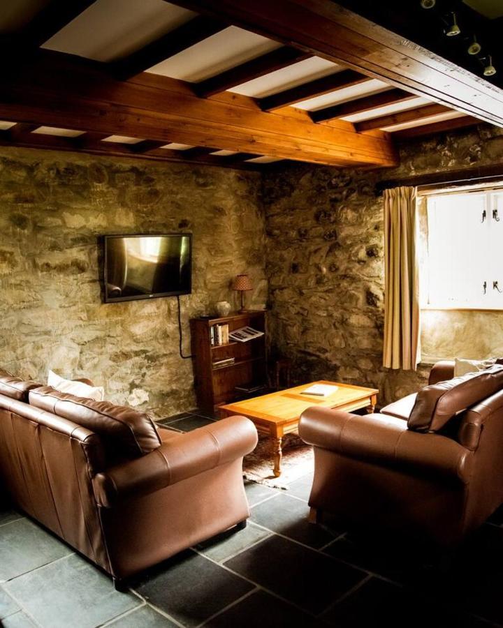 Hotel Gellifawr Woodland Retreat Pontfaen Exterior foto