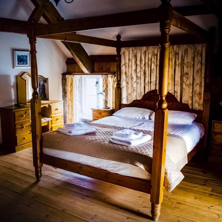 Hotel Gellifawr Woodland Retreat Pontfaen Exterior foto