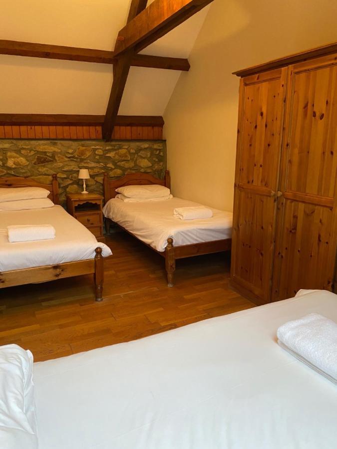Hotel Gellifawr Woodland Retreat Pontfaen Exterior foto